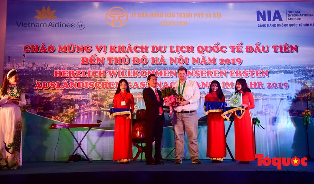 Việt Nam chào đón đoàn khách quốc tế đầu tiên năm 2019 - Ảnh 4.
