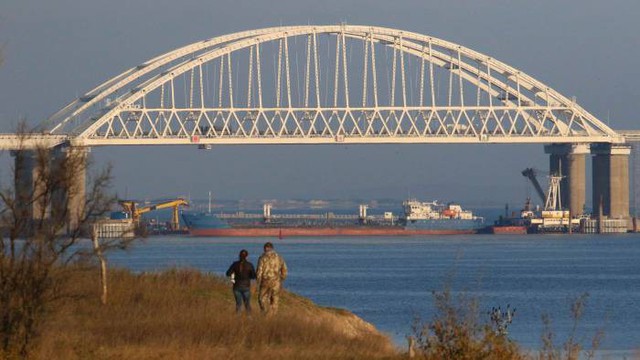 Khủng hoảng eo biển Kerch: Đòn giáng cơ hội châu Âu vào Nga - Ảnh 1.