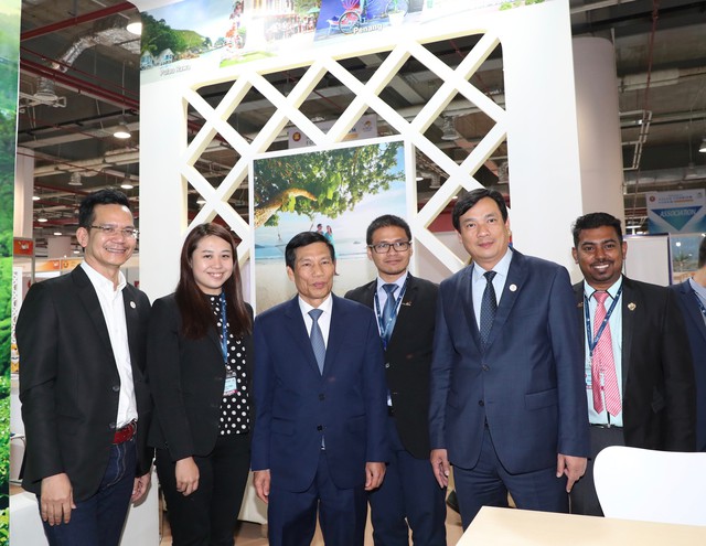 Bộ trưởng Nguyễn Ngọc Thiện thăm Hội chợ Du lịch Travex 2019 - Ảnh 2.