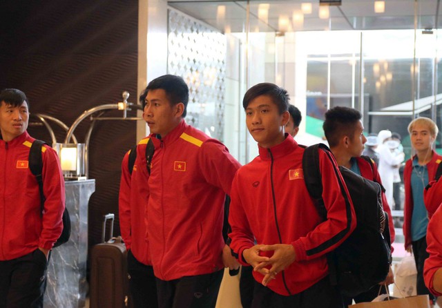 Hình ảnh ĐT Việt Nam sang Dubai, chuẩn bị cho trận đấu  vòng 1/8 gặp Jordan - Ảnh 1.