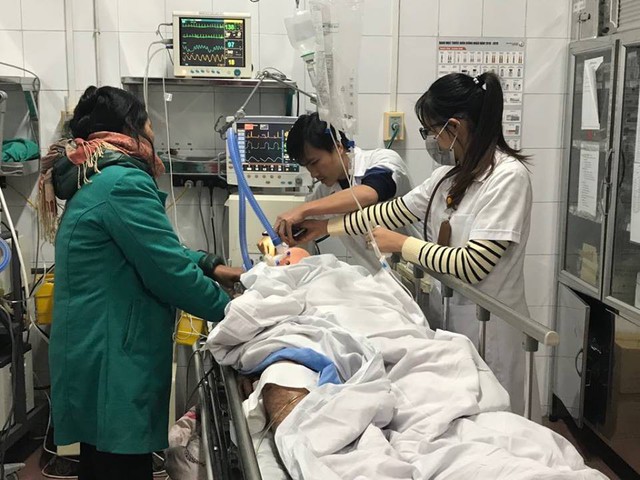 Bệnh viện Việt Đức quá tải vì tai nạn giao thông trong những ngày nghỉ lễ - Ảnh 1.
