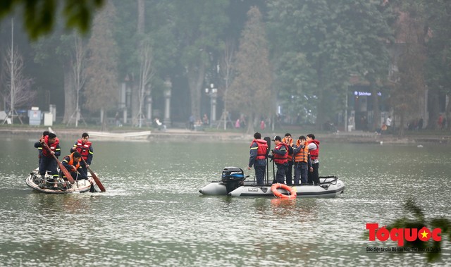 Bơi ra tháp Rùa, thanh niên nghi ngáo đá tử vong tại Hồ Hoàn Kiếm - Ảnh 1.