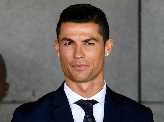 Ngôi sao Ronaldo lại phải hầu tòa vì bê bối tiền thuế - Ảnh 1.