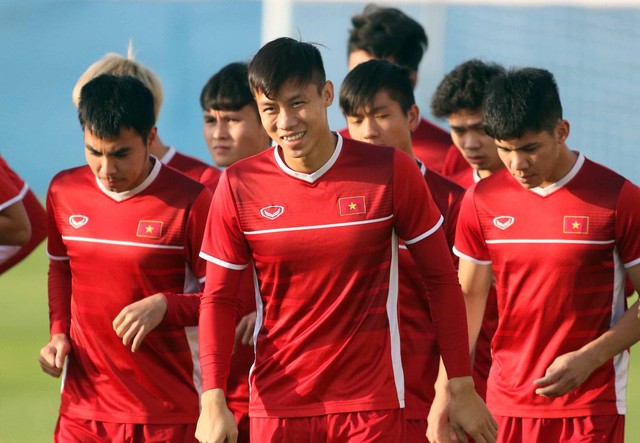 Hình ảnh buổi luyện tập đầu tiên của ĐT Việt Nam trước trận đấu với Nhật Bản - Ảnh 2.