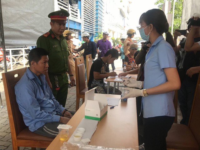 Tài xế container ở Sài Gòn phản ứng kết quả kiểm tra ma túy của cảnh sát - Ảnh 2.