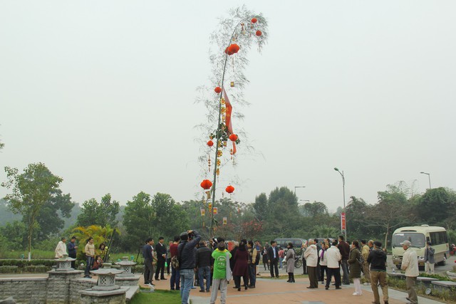 Độc đáo Lễ dựng cây nêu theo phong tục đón Tết tại Ngôi nhà chung - Ảnh 4.