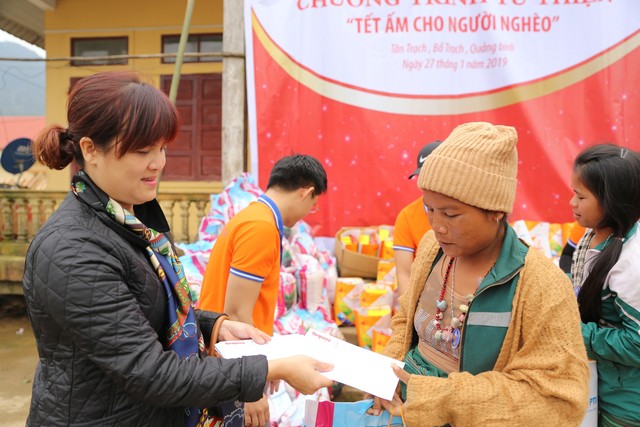 Hàng trăm suất quà ý nghĩa đến với đồng bào dân tộc Arem (Quảng Bình) nhân dịp Tết Nguyên Đán 2019 - Ảnh 3.