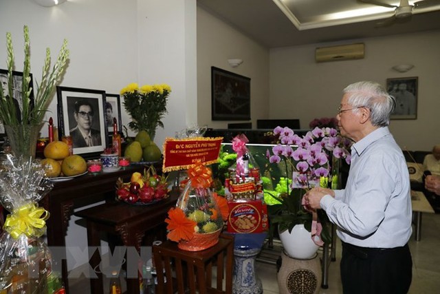 Tổng Bí thư thắp hương tưởng niệm nguyên Tổng Bí thư Nguyễn Văn Linh - Ảnh 1.