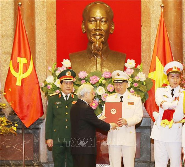 Tổng Bí thư, Chủ tịch nước Nguyễn Phú Trọng trao quyết định thăng quân hàm 2 Đại tướng Quân đội nhân dân và Công an nhân dân - Ảnh 1.