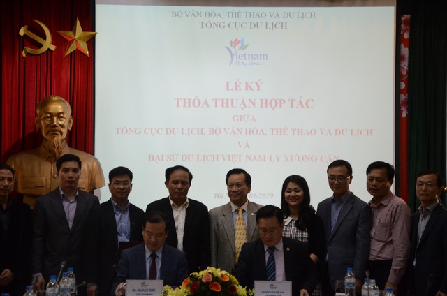 Lần đầu tiên ngành công nghiệp không khói ký thỏa thuận hợp tác với Đại sứ du lịch Việt Nam - Ảnh 1.