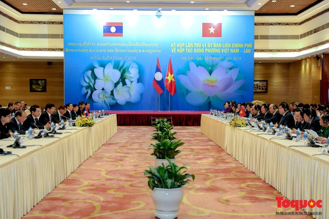 Thủ tướng Nguyễn Xuân Phúc và Thủ tướng CHDCND Lào đồng chủ trì Kỳ họp 41 Ủy ban Liên Chính phủ Việt Nam - Lào - Ảnh 1.