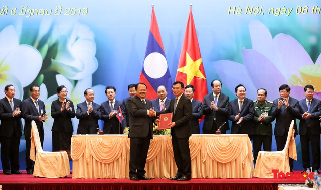 Thủ tướng Nguyễn Xuân Phúc và Thủ tướng CHDCND Lào đồng chủ trì Kỳ họp 41 Ủy ban Liên Chính phủ Việt Nam - Lào - Ảnh 6.