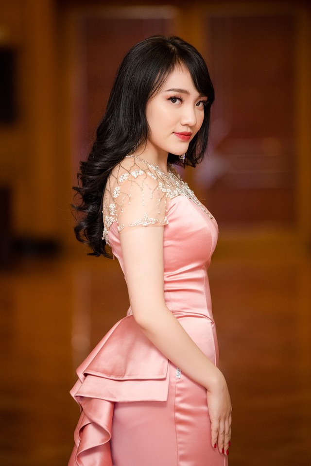 Hoa hậu Đặng Thu Thảo khoe vẻ đẹp không tì vết - Ảnh 8.