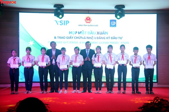 VSIP Quảng Ngãi trao chứng nhận đầu tư mới cho 04 nhà đầu tư với tổng vốn 321 triệu USD - Ảnh 2.
