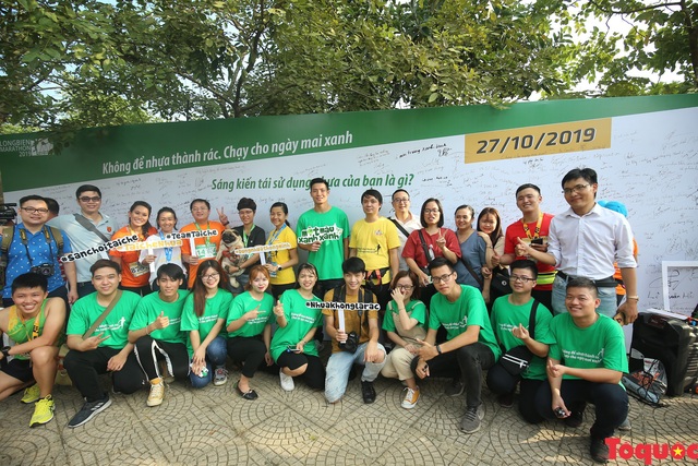 Gần 6.000 VĐV marathon hào hứng ủng hộ chương trình &quot;không để nhựa biến thành rác thải&quot; - Ảnh 2.