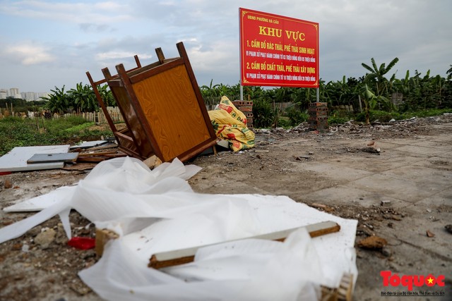 Vấn nạn xả thải trộm tại Hà Đông (Hà Nội): Rác tràn ra cả nửa đường, dân kêu than vì mùi hôi thối nồng nặc - Ảnh 2.