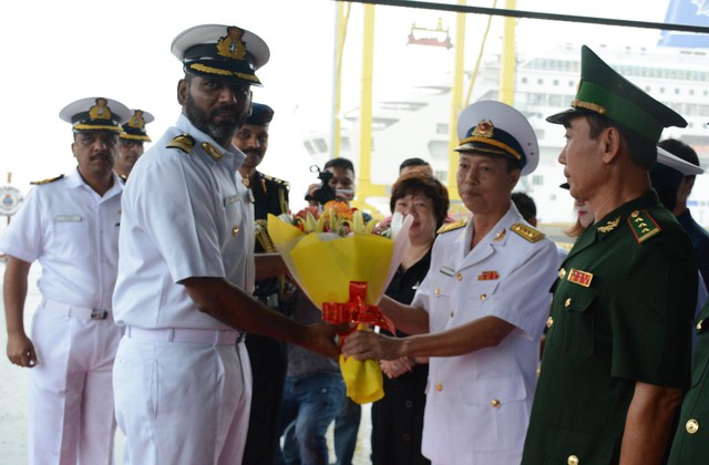 Tàu hải quân Ấn Độ tới Đà Nẵng - Ảnh 2.