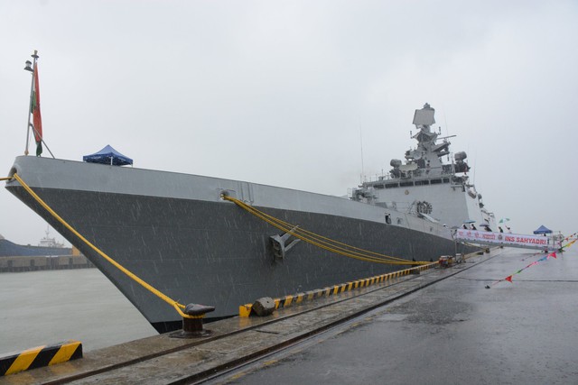 Tàu hải quân Ấn Độ tới Đà Nẵng - Ảnh 1.