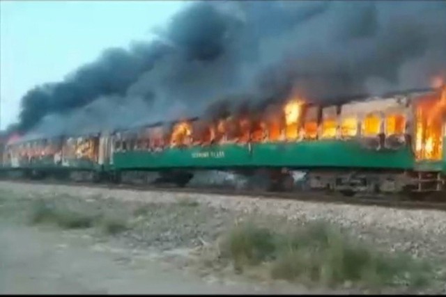 Pakistan: Thảm kịch đường sắt chỉ vì đem bếp gas nấu ăn lậu trên tàu - Ảnh 3.
