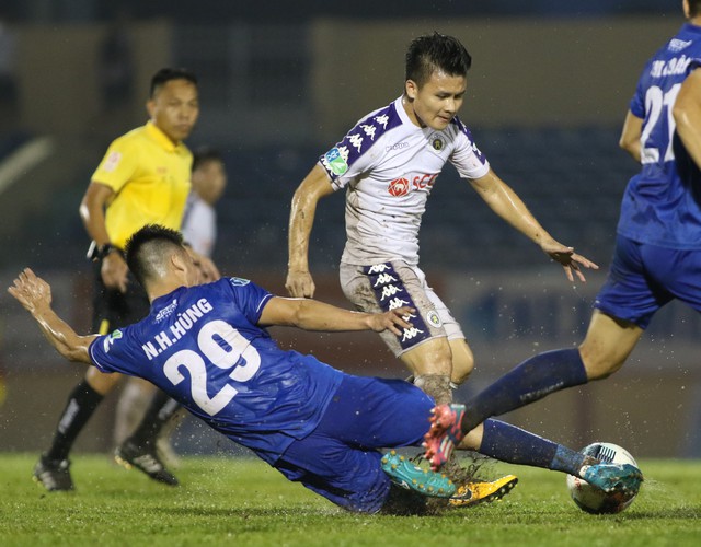 Hà Nội FC lần đầu đăng quang Cup Quốc gia sau trận thủy chiến đất Quảng - Ảnh 1.