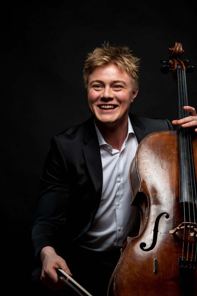 Nghệ sĩ cello trẻ Jonathan Swensen: “Tôi bất ngờ khi tìm hiểu về Dàn nhạc Giao hưởng Mặt Trời” - Ảnh 2.