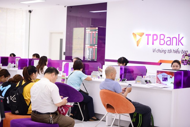 Giám đốc Dịch vụ khách hàng tại chi nhánh TPBank Phạm Hùng bị khởi tố - Ảnh 1.