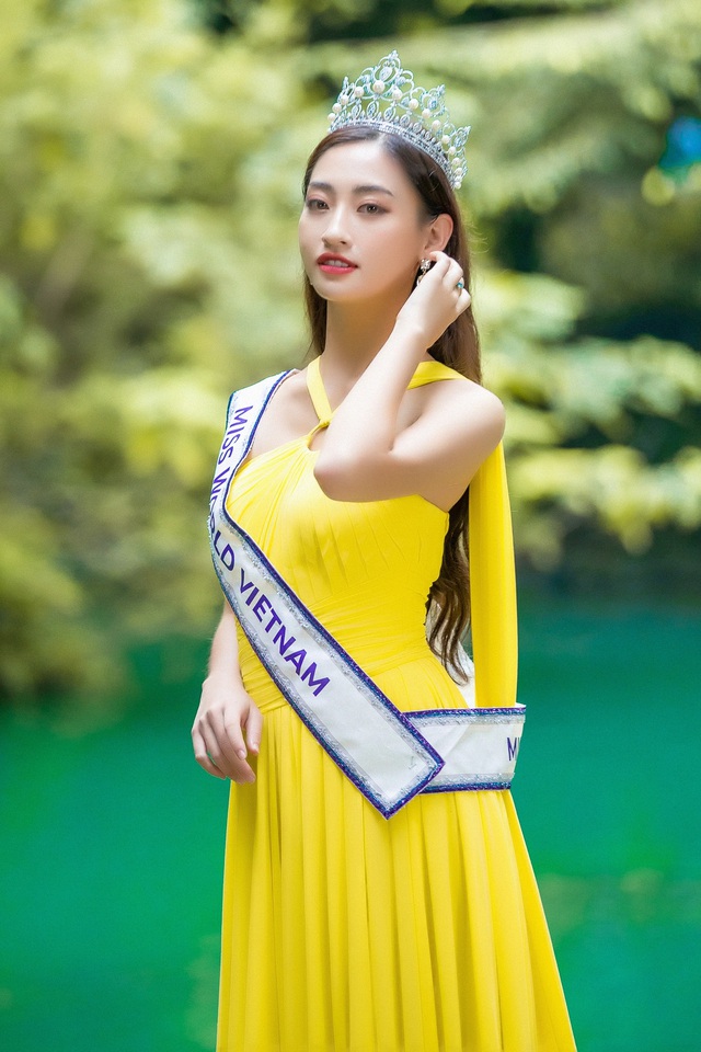 Hoa hậu Lương Thùy Linh hóa thiếu nữ dân tộc Tày đi chăn ngựa - Ảnh 5.