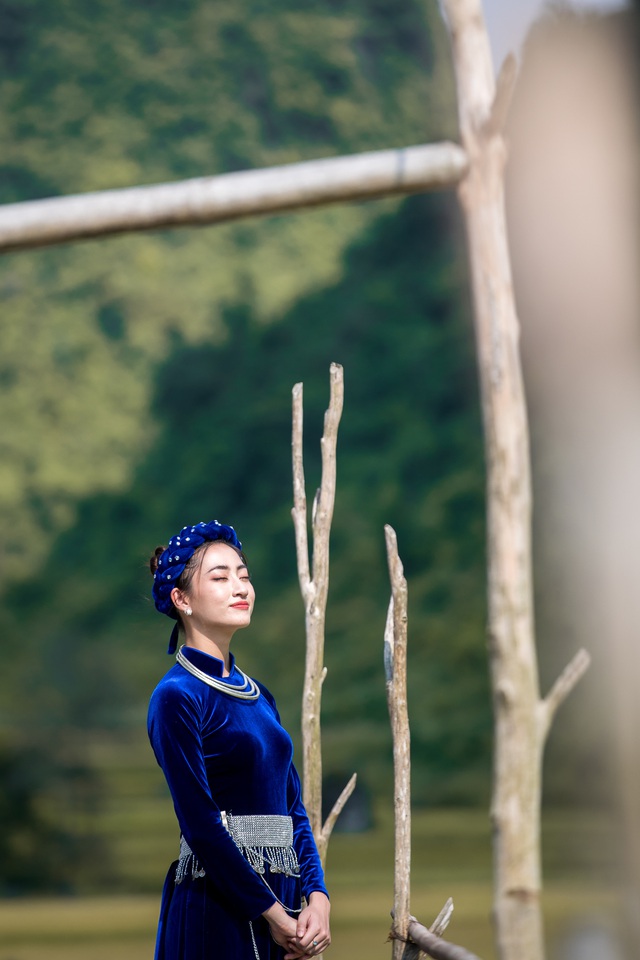 Hoa hậu Lương Thùy Linh hóa thiếu nữ dân tộc Tày đi chăn ngựa - Ảnh 7.