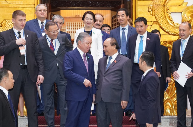 Thủ tướng tiếp Chủ tịch Hạ viện Kazakhstan - Ảnh 3.