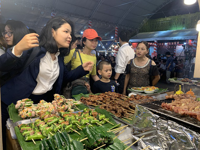 TP Hồ Chí Minh khai mạc Liên hoan ẩm thực món ngon các nước - Ảnh 1.