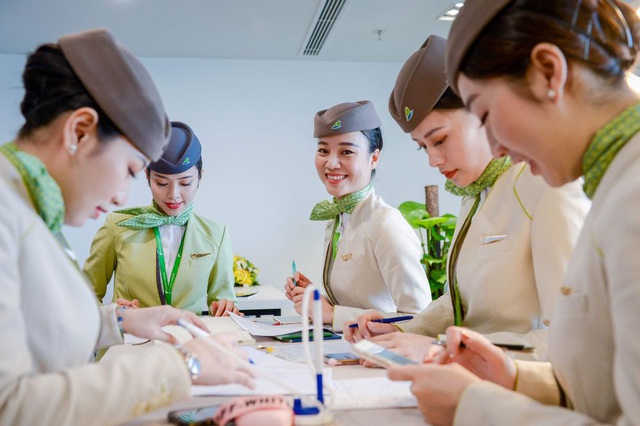 Hành trình chạm tới huy hiệu cánh bay (Kì I): Niềm tự hào của riêng tiếp viên hàng không Bamboo Airways - Ảnh 3.