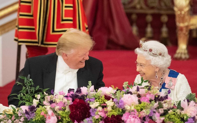 TT Trump sẽ gặp lại Nữ hoàng Anh trước thềm bầu cử - Ảnh 1.