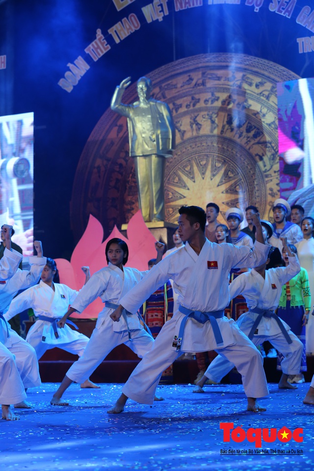 Chùm ảnh: Lễ xuất quân Đoàn Thể thao Việt Nam tham dự SEA Games 30 - Ảnh 17.