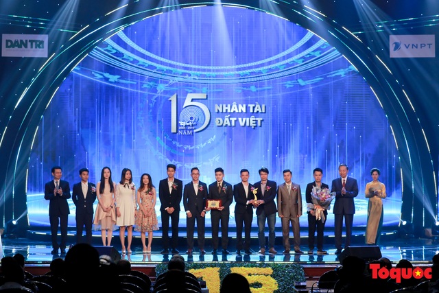 Hình ảnh đêm trao giải Nhân tài Đất Việt 2019: Hành trình 15 năm tìm kiếm người tài Việt Nam - Ảnh 14.