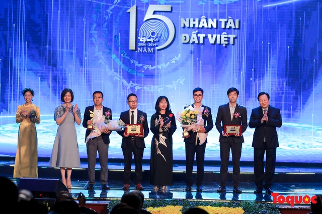 Hình ảnh đêm trao giải Nhân tài Đất Việt 2019: Hành trình 15 năm tìm kiếm người tài Việt Nam - Ảnh 12.
