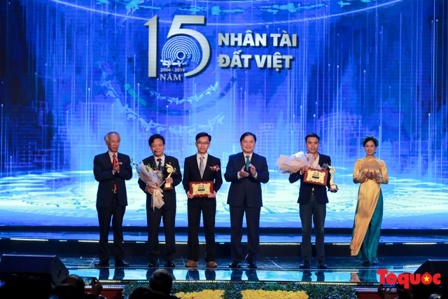 Hình ảnh đêm trao giải Nhân tài Đất Việt 2019: Hành trình 15 năm tìm kiếm người tài Việt Nam - Ảnh 11.