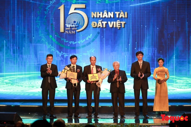 Hình ảnh đêm trao giải Nhân tài Đất Việt 2019: Hành trình 15 năm tìm kiếm người tài Việt Nam - Ảnh 5.