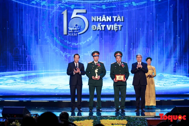 Hình ảnh đêm trao giải Nhân tài Đất Việt 2019: Hành trình 15 năm tìm kiếm người tài Việt Nam - Ảnh 6.