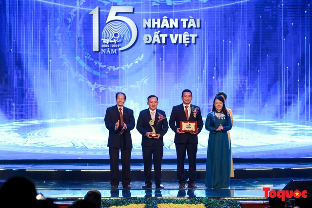 Hình ảnh đêm trao giải Nhân tài Đất Việt 2019: Hành trình 15 năm tìm kiếm người tài Việt Nam - Ảnh 7.