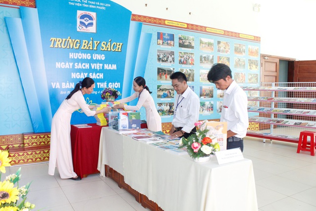 45 đợt trưng bày được Thư viện tỉnh Bình Phước tổ chức trong năm 2019 - Ảnh 1.