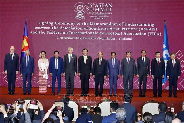 Thủ tướng dự Lễ ký Bản ghi nhớ giữa ASEAN và FIFA - Ảnh 3.