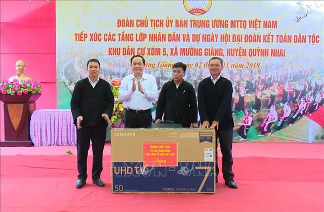 Chủ tịch Ủy ban Trung ương Mặt trận Tổ quốc Việt Nam dự Ngày hội Đại đoàn kết toàn dân tộc tại Sơn La - Ảnh 1.