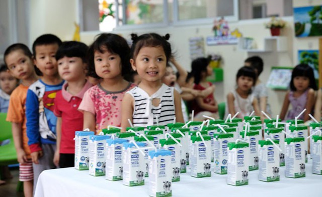 Hơn 300.000 trẻ em tại TP Hồ Chí Minh được thụ hưởng chương trình sữa học đường - Ảnh 1.
