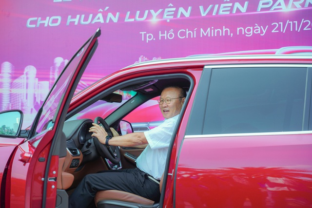 VinFast tặng xe Lux SA2.0 phiên bản cao cấp cho HLV Park Hang-seo - Ảnh 5.