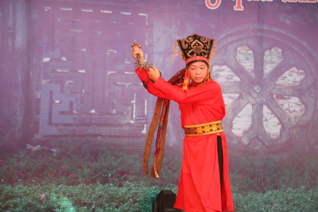 Trình diễn Di sản văn hóa phi vật thể Nghi lễ Then, Cao Bằng - Ảnh 3.