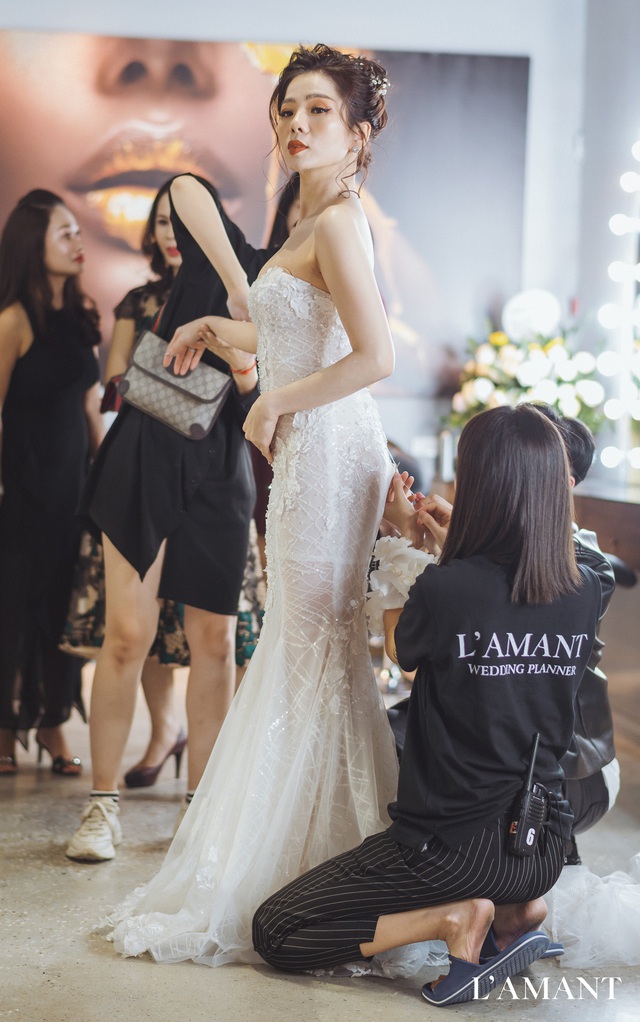 Hồ Ngọc Hà và Kim Lý bắt gặp đi thử áo cưới ở wedding L’amant - Ảnh 7.