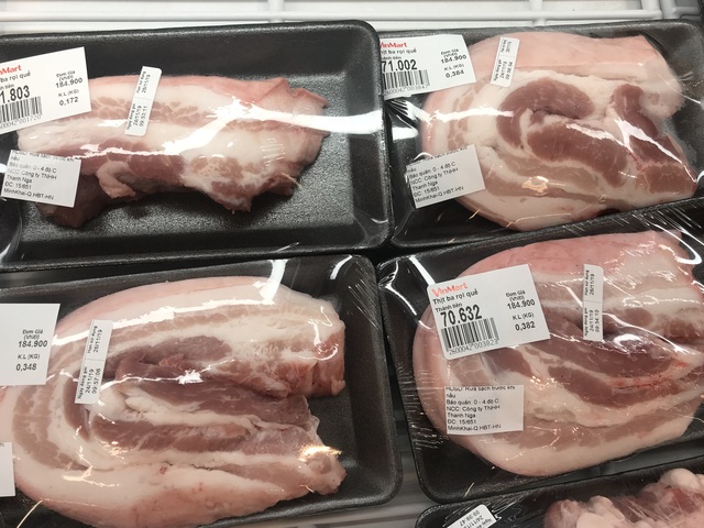 Giá thịt lợn tăng sốc, siêu thị niêm yết 200.000 đồng/kg - Ảnh 2.