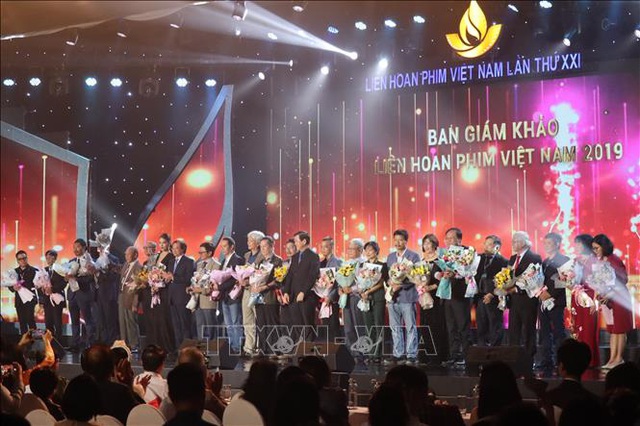 Khai mạc Liên hoan phim Việt Nam lần thứ 21 thu hút sự quan tâm từ báo chí và khán giả - Ảnh 1.
