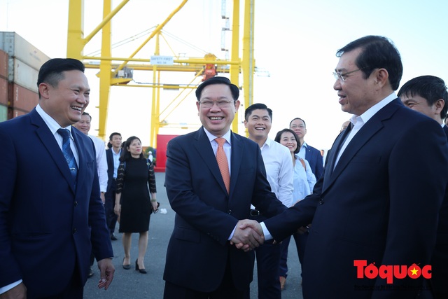 Phó Thủ tướng Vương Đình Huệ thăm, tặng quà công nhân viên Cảng Tiên Sa - Đà Nẵng - Ảnh 14.