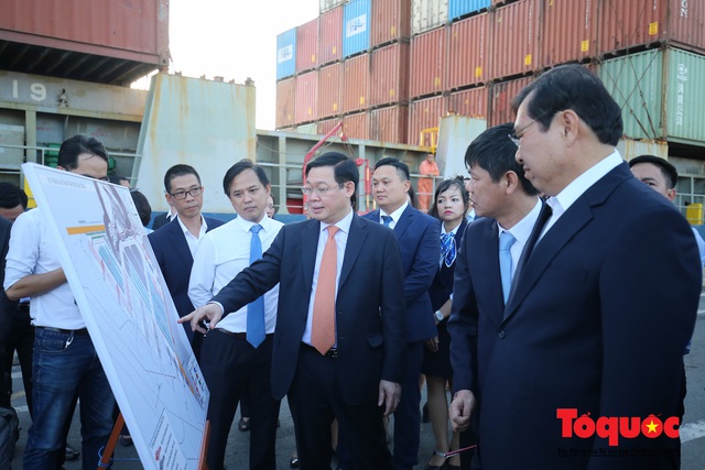 Phó Thủ tướng Vương Đình Huệ thăm, tặng quà công nhân viên Cảng Tiên Sa - Đà Nẵng - Ảnh 11.